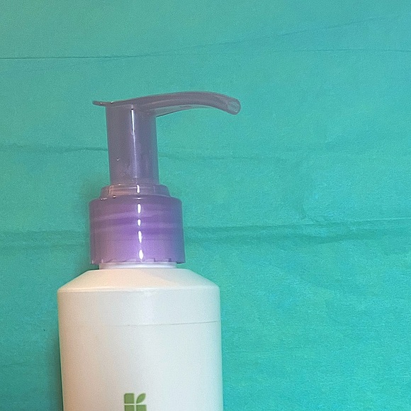 NWT Trio of Leave-in Hair Treatment: Dove/MATRIX Biolage/Shea Moisture - Picture 8 of 8